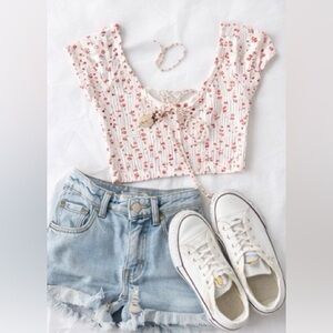 7 Day Weekend Floral Tie Front Crop Top Cottagecore